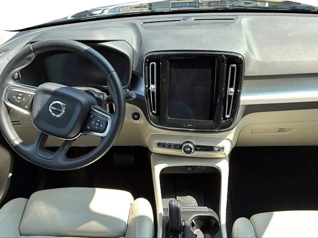 VOLVO XC40 2.0 D4 Momentum AWD