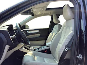 VOLVO XC40 2.0 D4 Momentum AWD