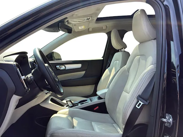 VOLVO XC40 2.0 D4 Momentum AWD