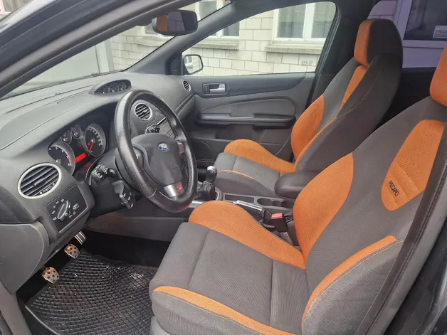 Ford Focus 2.5i 20V ST