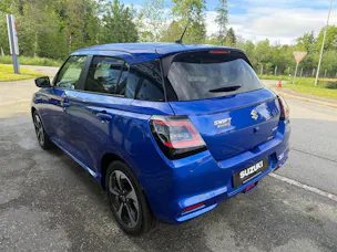 Suzuki Swift 1.2 Sakura Top Hybrid CVT