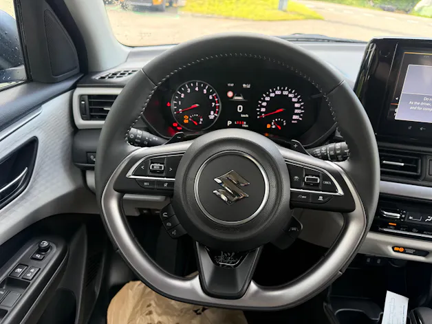 Suzuki Swift 1.2 Sakura Top Hybrid CVT