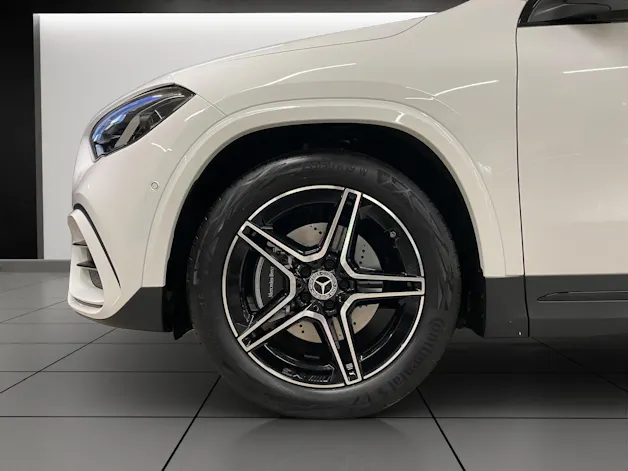 Mercedes-Benz GLA 200 Night Star 7G-DCT