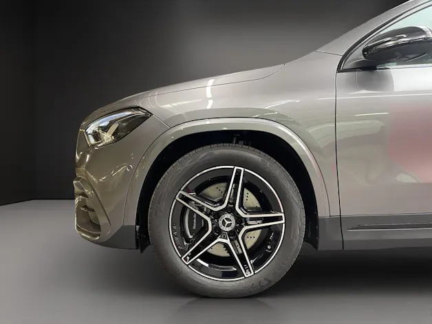 Mercedes-Benz GLA 250 4MATIC Swiss Star