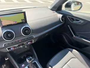 Audi NaviPLUS/Kamera/Panoramadach/MatrixLED/Rote Farbnähte, Vollledersitze/Komfortschlüssel/ SONOS Sound/Elektrische Heckklappe/