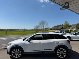 Audi NaviPLUS/Kamera/Panoramadach/MatrixLED/Rote Farbnähte, Vollledersitze/Komfortschlüssel/ SONOS Sound/Elektrische Heckklappe/