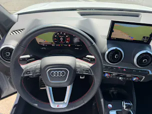 Audi NaviPLUS/Kamera/Panoramadach/MatrixLED/Rote Farbnähte, Vollledersitze/Komfortschlüssel/ SONOS Sound/Elektrische Heckklappe/