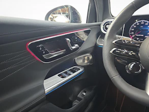 https://vehicle.imgix.net/4306095/a4d4ce92-37d3-4921-8624-a0dfd345f48c.jpg