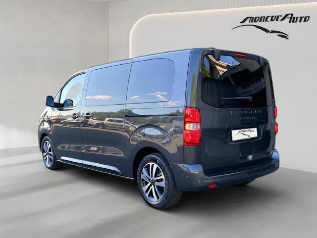 Peugeot Traveller Standard 2.2 BlueHDi 180 EAT8 Family Edition 8-places