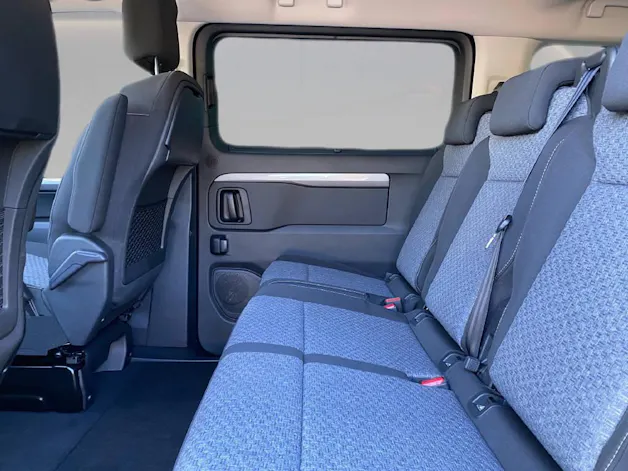 Peugeot Traveller Standard 2.2 BlueHDi 180 EAT8 Family Edition 8-places