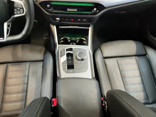 BMW 320d xDrive SAG Touring Attraktiven Leasingzinssatz ab 1,9 % bei Abschluss einer BMW Fahrzeugversicherung.