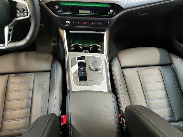 BMW 320d xDrive SAG Touring Attraktiven Leasingzinssatz ab 1,9 % bei Abschluss einer BMW Fahrzeugversicherung.