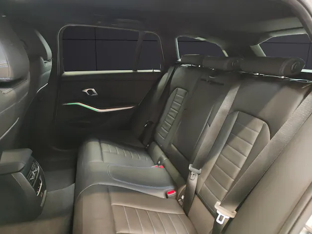 BMW 320d xDrive SAG Touring Attraktiven Leasingzinssatz ab 1,9 % bei Abschluss einer BMW Fahrzeugversicherung.