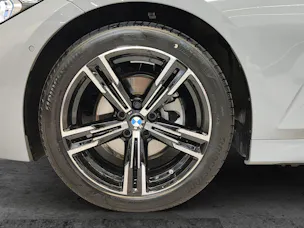 BMW 320d xDrive SAG Touring Attraktiven Leasingzinssatz ab 1,9 % bei Abschluss einer BMW Fahrzeugversicherung.