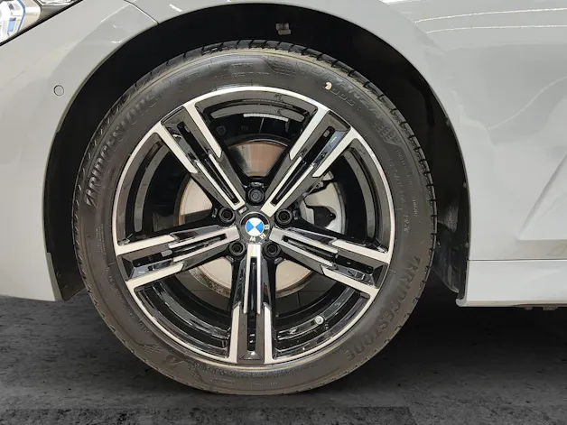BMW 320d xDrive SAG Touring Attraktiven Leasingzinssatz ab 1,9 % bei Abschluss einer BMW Fahrzeugversicherung.