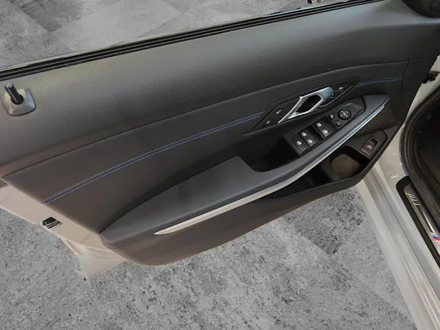 BMW 320d xDrive SAG Touring Attraktiven Leasingzinssatz ab 1,9 % bei Abschluss einer BMW Fahrzeugversicherung.