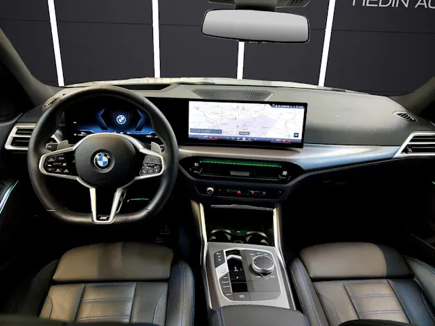 BMW 320d xDrive SAG Touring Attraktiven Leasingzinssatz ab 1,9 % bei Abschluss einer BMW Fahrzeugversicherung.