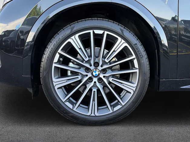 BMW iX2 30 M Sport xDrive U10 (CH) AHK ** Leasing à 0.9% ** Roues hiver incluse ** 📍