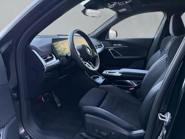 BMW iX2 30 M Sport xDrive U10 (CH) AHK ** Leasing à 0.9% ** Roues hiver incluse ** 📍