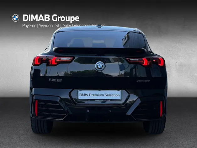 BMW iX2 30 M Sport xDrive U10 (CH) AHK ** Leasing à 0.9% ** Roues hiver incluse ** 📍