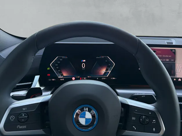 BMW iX2 30 M Sport xDrive U10 (CH) AHK ** Leasing à 0.9% ** Roues hiver incluse ** 📍
