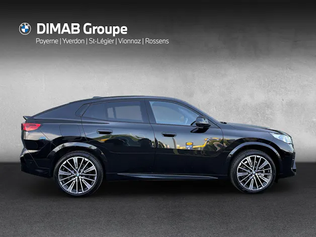 BMW iX2 30 M Sport xDrive U10 (CH) AHK ** Leasing à 0.9% ** Roues hiver incluse ** 📍