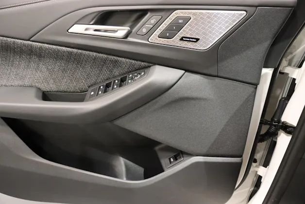 BMW 218d paddles Active Tourer