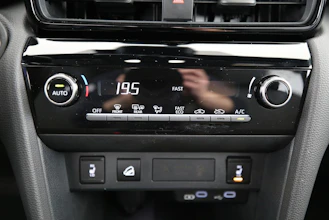 https://vehicle.imgix.net/4306513/3a47acea-85a0-420b-b9b8-47b99917d230.jpg