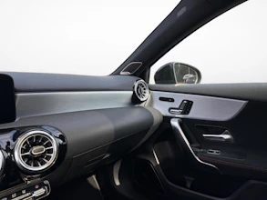 https://vehicle.imgix.net/4306592/b783357b-0792-4bdf-9b2d-2aff807a9548.jpg