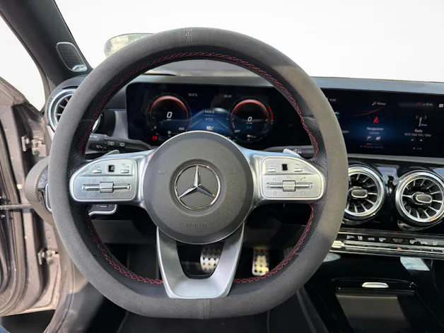 Mercedes-Benz A 250 e AMG Line