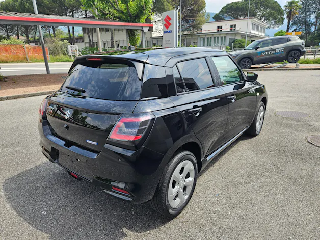 Suzuki Swift 1.2 Sakura Hybrid 4x4