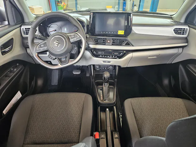 Suzuki Swift 1.2 Sakura Hybrid