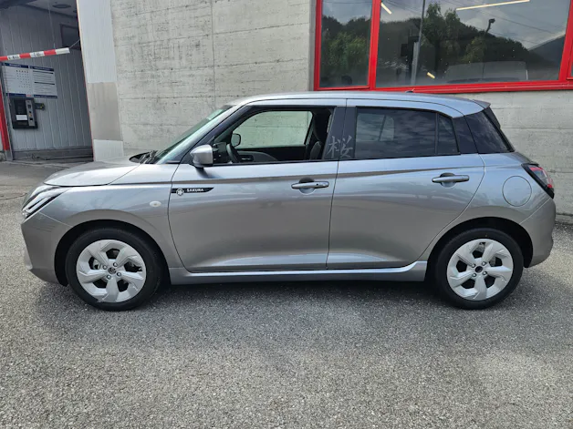 Suzuki Swift 1.2 Sakura Hybrid