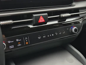 https://vehicle.imgix.net/4306762/829c5fd6-0141-4db3-9fb2-e7a82a5d55d9.jpg