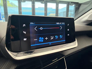 https://vehicle.imgix.net/4306791/afed3cf7-6f4f-407f-8f5b-6b402352d080.jpg