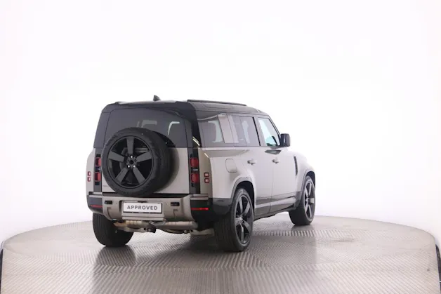 Land Rover Defender 110 3.0 D I6 300 X-Dynamic HSE