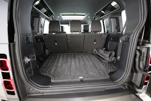 Land Rover Defender 110 3.0 D I6 300 X-Dynamic HSE
