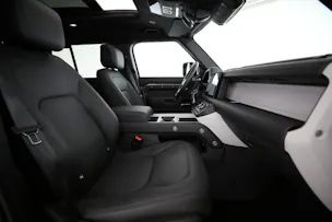 Land Rover Defender 110 3.0 D I6 300 X-Dynamic HSE