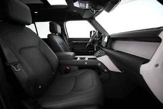 https://vehicle.imgix.net/4306810/24ee4e17-2c5a-4572-8d3b-38813e3f81e5.jpg