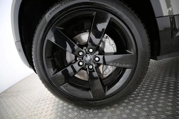 Land Rover Defender 110 3.0 D I6 300 X-Dynamic HSE