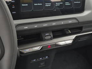 https://vehicle.imgix.net/4306965/ff4d7865-107a-4522-bdd6-9193f29661b8.jpg