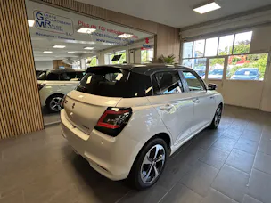 Suzuki Swift 1.2 Sakura Top Hybrid