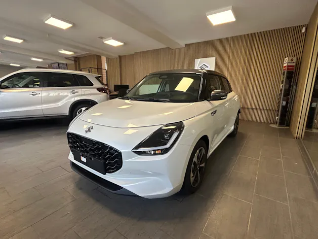 Suzuki Swift 1.2 Sakura Top Hybrid