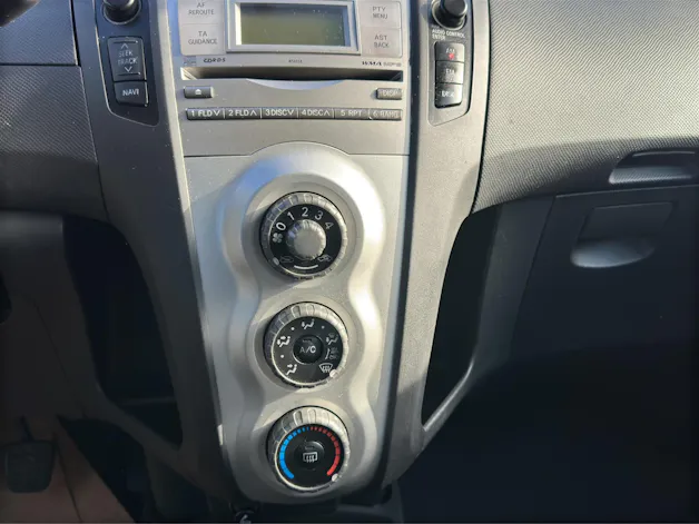 Toyota Yaris 1.3 16V Linea Sol
