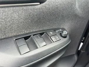 Toyota Yaris 1.5 VVT-i HSD Trend