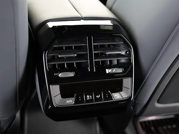 BMW iX xDrive60