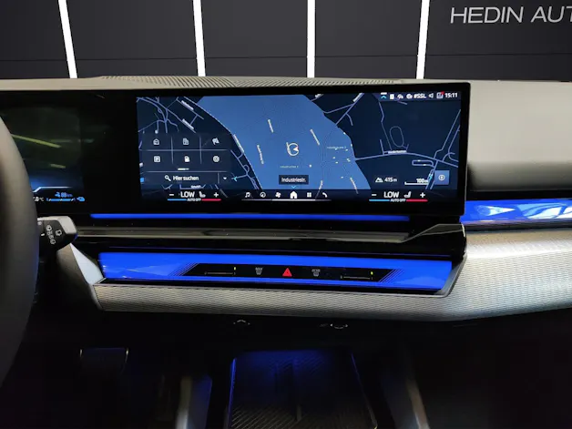 BMW 530e xDrive Touring Attraktiven Leasingzinssatz ab 0.9 % bei Abschluss einer BMW Fahrzeugversicherung.