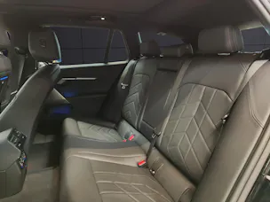 BMW 530e xDrive Touring Attraktiven Leasingzinssatz ab 0.9 % bei Abschluss einer BMW Fahrzeugversicherung.