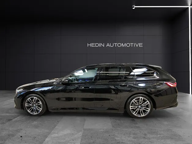 BMW 530e xDrive Touring Attraktiven Leasingzinssatz ab 0.9 % bei Abschluss einer BMW Fahrzeugversicherung.