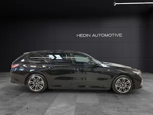 BMW 530e xDrive Touring Attraktiven Leasingzinssatz ab 0.9 % bei Abschluss einer BMW Fahrzeugversicherung.